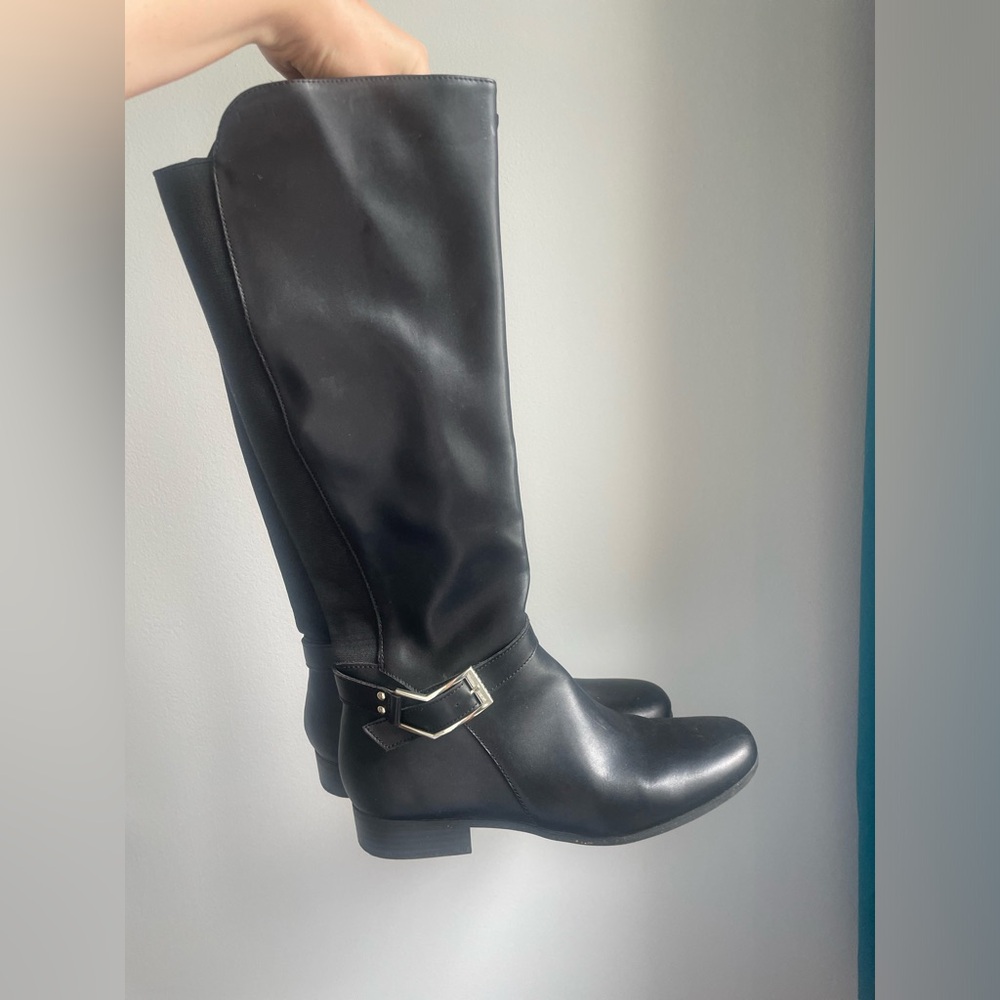 Tahari women’s black boots size 9